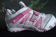 Продам детскую обувь кроссовки, размер 21.5,  цвет бело-розовый,  фирма Skechers